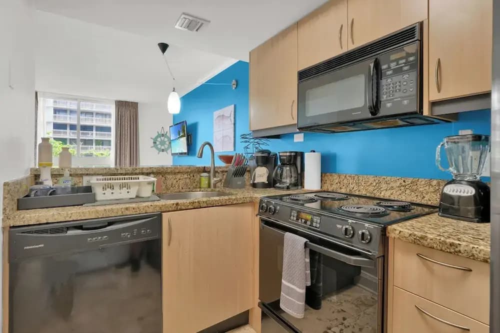 Relaxing Condo with Free Parking - photo 21