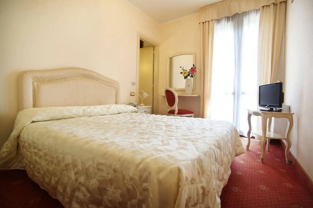 Hotel Nice - photo 4