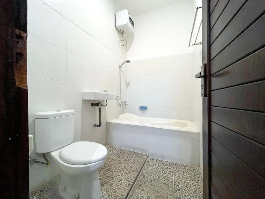 Adi surya guest house - photo 9