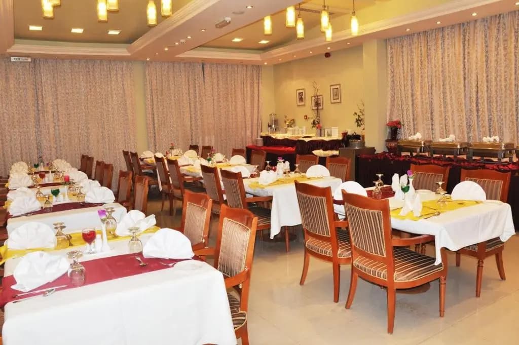 Safeer Plaza Hotel Apartments - photo 18