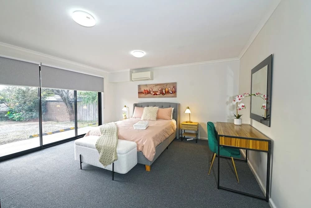 Pet Friendly Ringwood 3BR Home Parking - photo 6