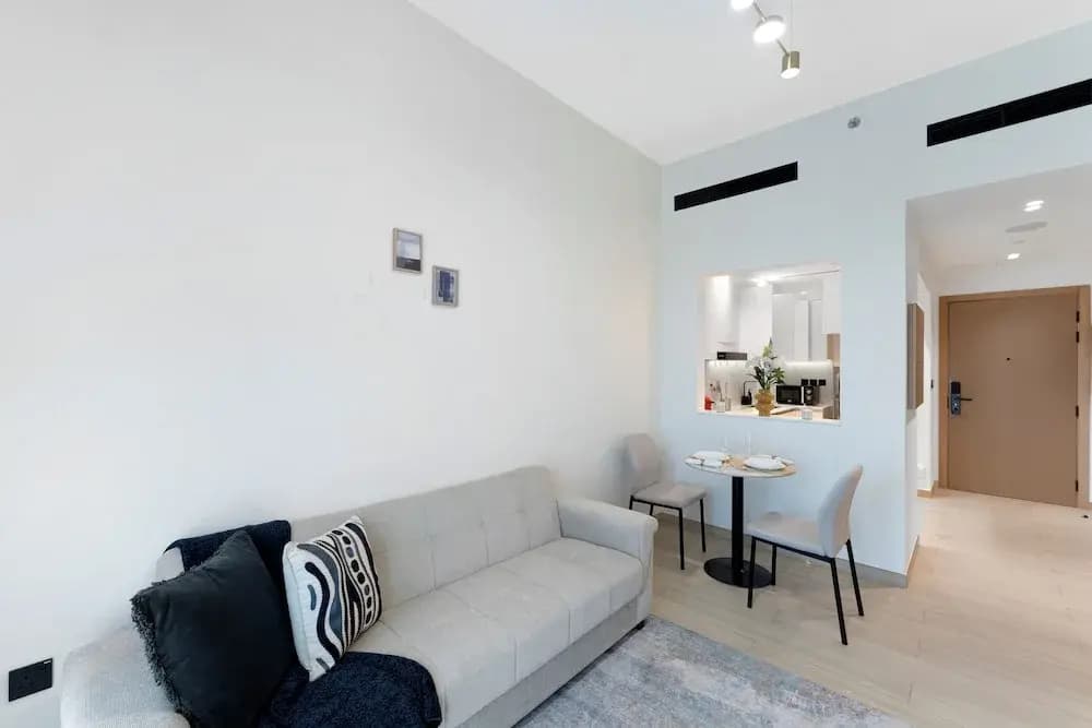 Elegant 1BR Stay in Binghatti Heights - photo 5