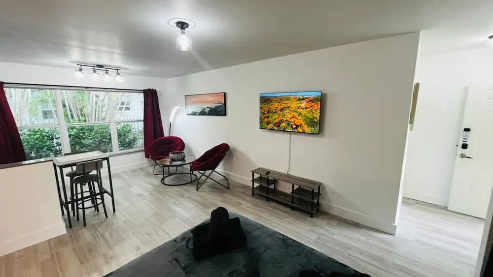 Upper East Side Renovated Studio Free Parking - photo 7