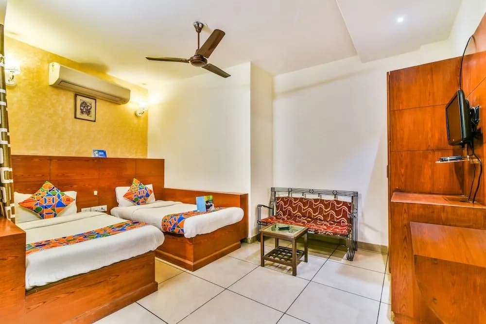 Hotel The Le Grand - photo 10