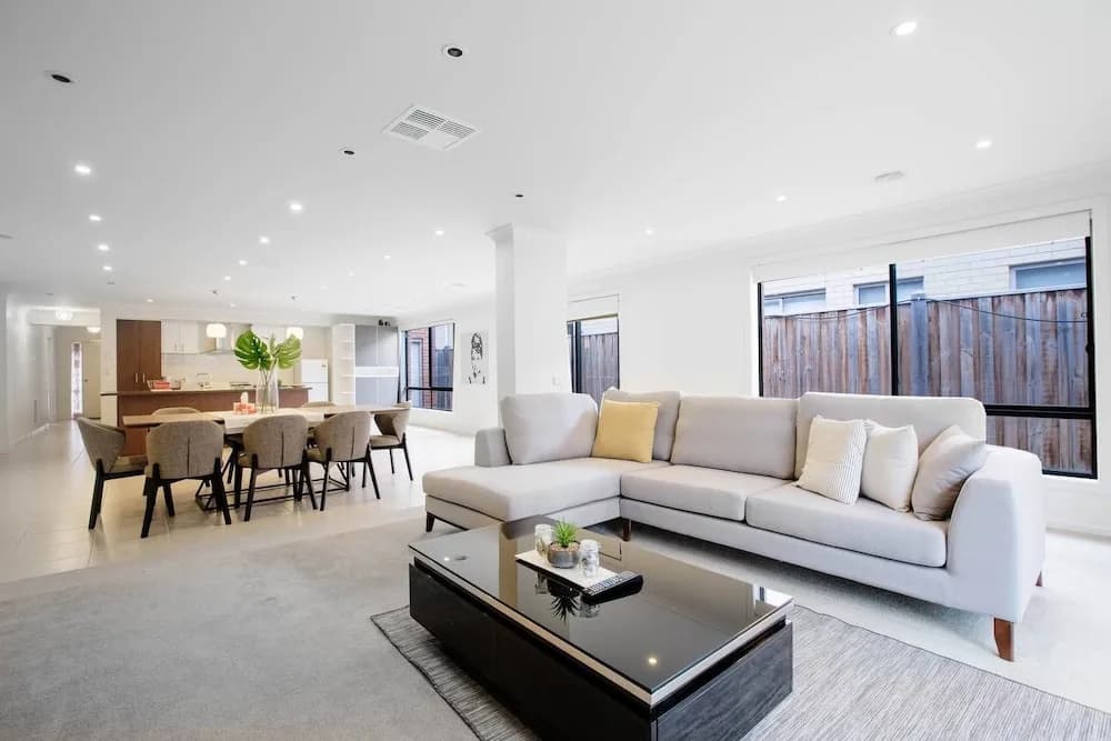 Lightful Charming House With Free Parking - photo 4