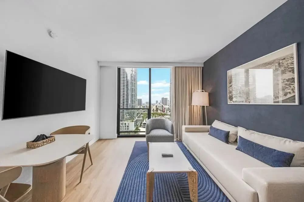 Chic Downtown 1BR with Stunning Views - photo 5