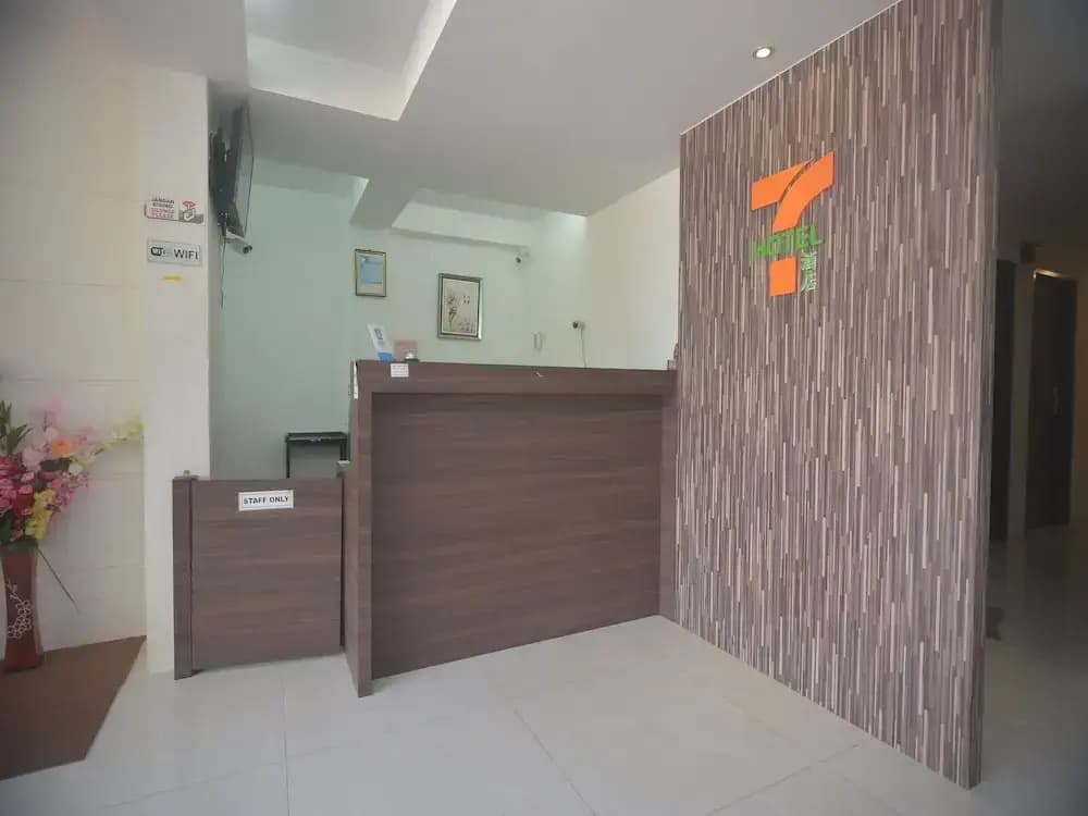 Oyo 44052 Seven Hotel - photo 11