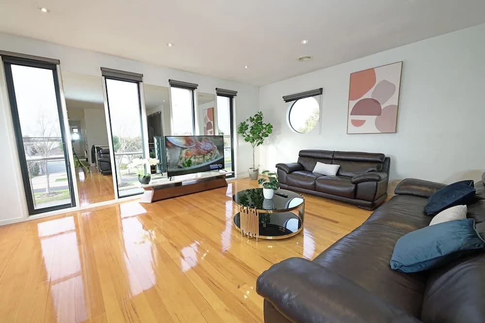Luxury 7BRM Lakeside BigHouse Point Cook - photo 4