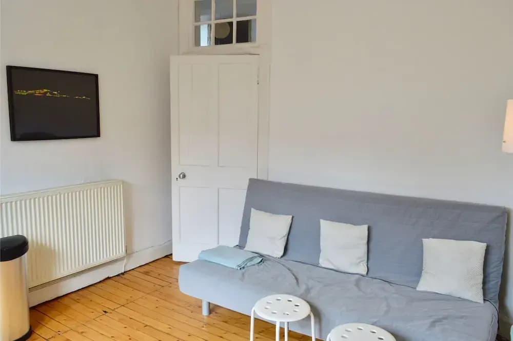 Central 2 Bedroom Flat in Edinburgh - photo 5