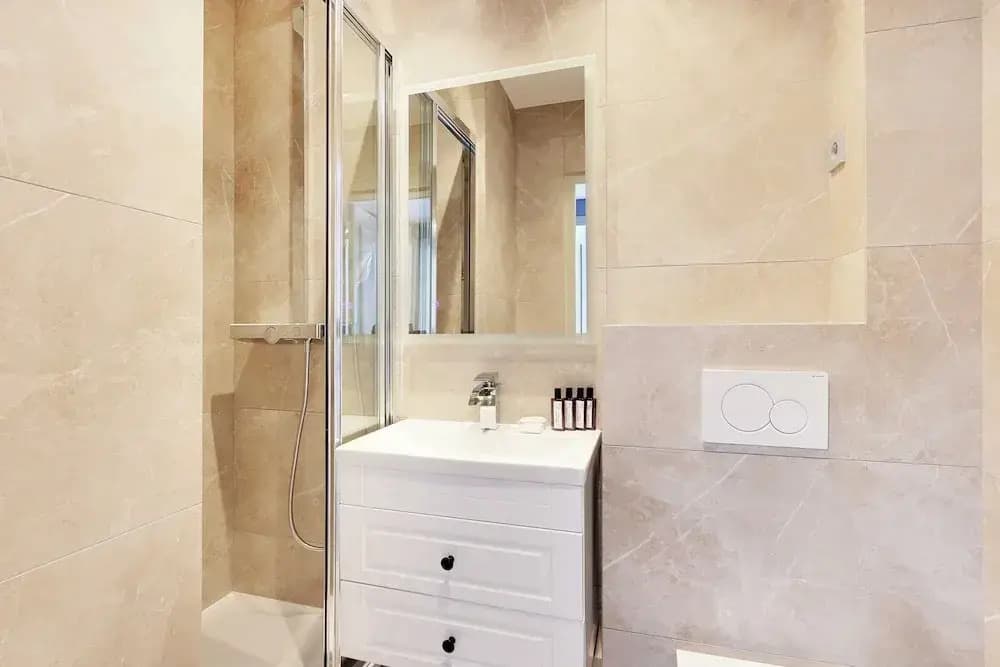 Amazing 2bd/6p apt With A/C - Bastille - photo 7