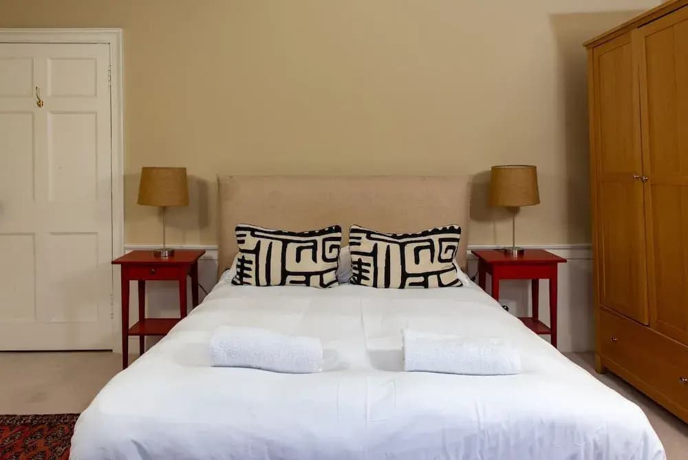 Stunning 4 Bedroom Central Edinburgh - photo 3