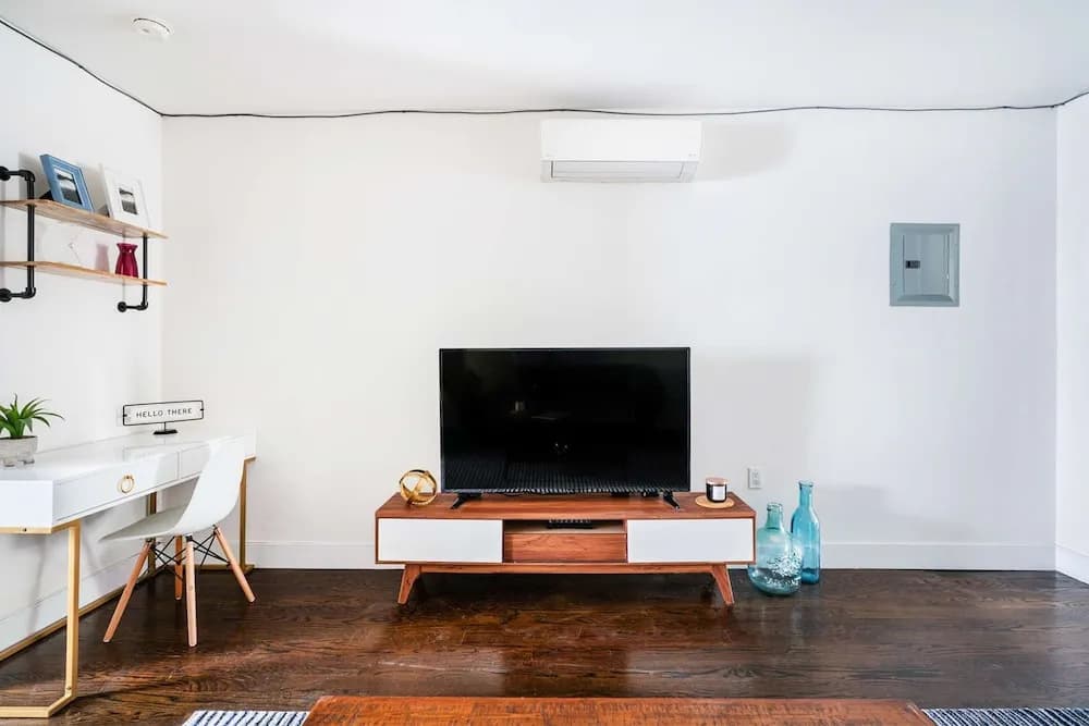 39-3 Newly Renovated 3 BR Prime Midtown Sleeps 6 - photo 12