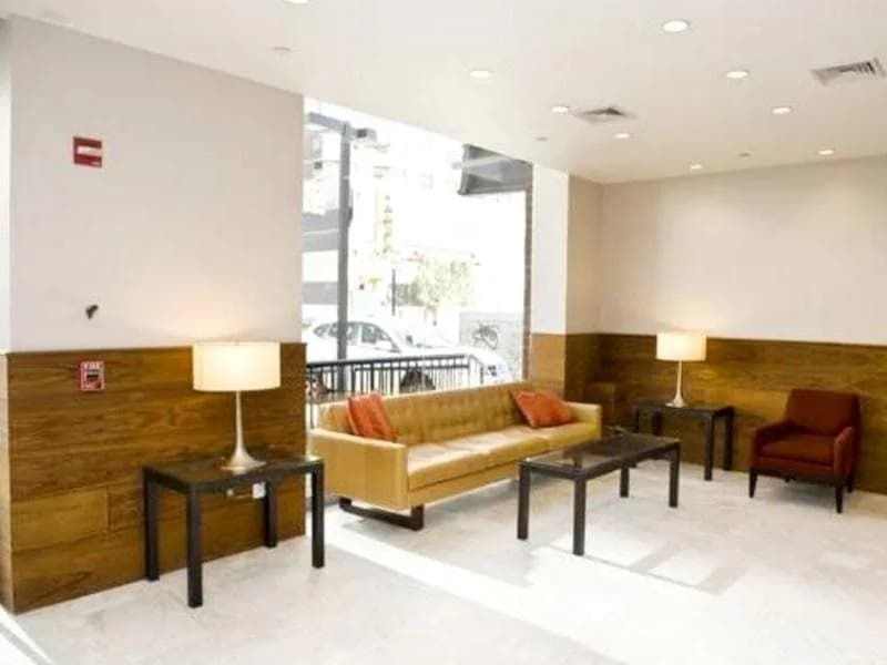Metro Apartments - photo 4