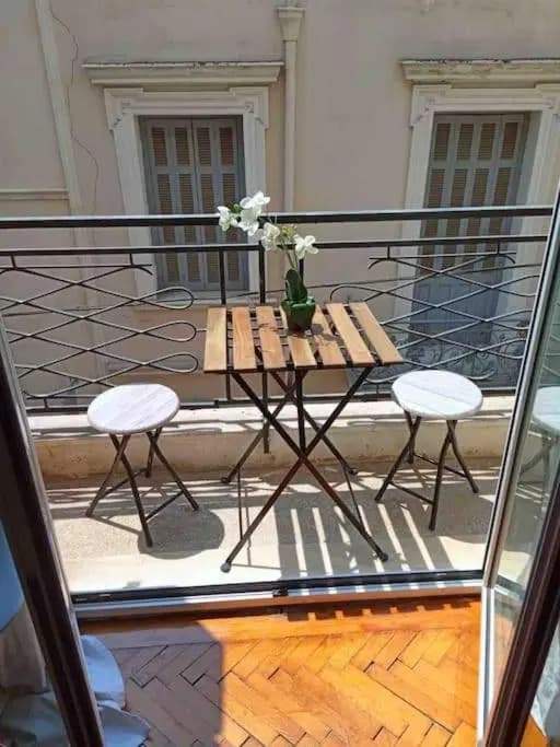 3Bdr Ideal Central Athenian Apt - photo 5