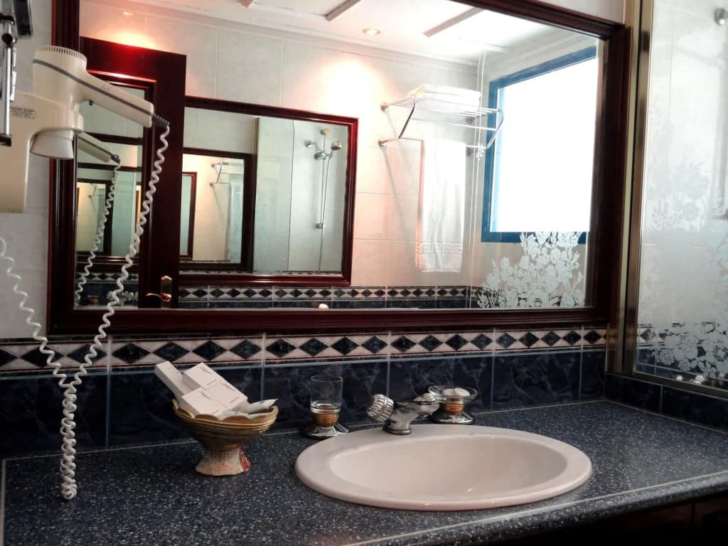 Beach Bay Hotel - photo 8