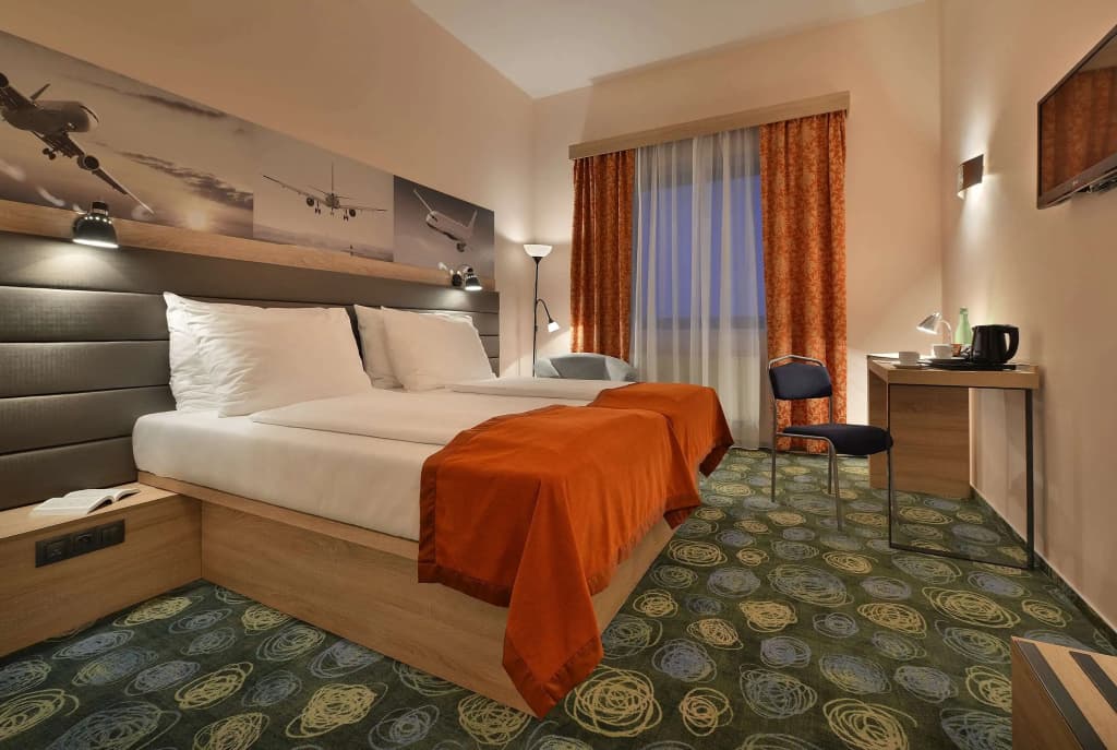 Ramada by Wyndham Airport Prague - photo 5