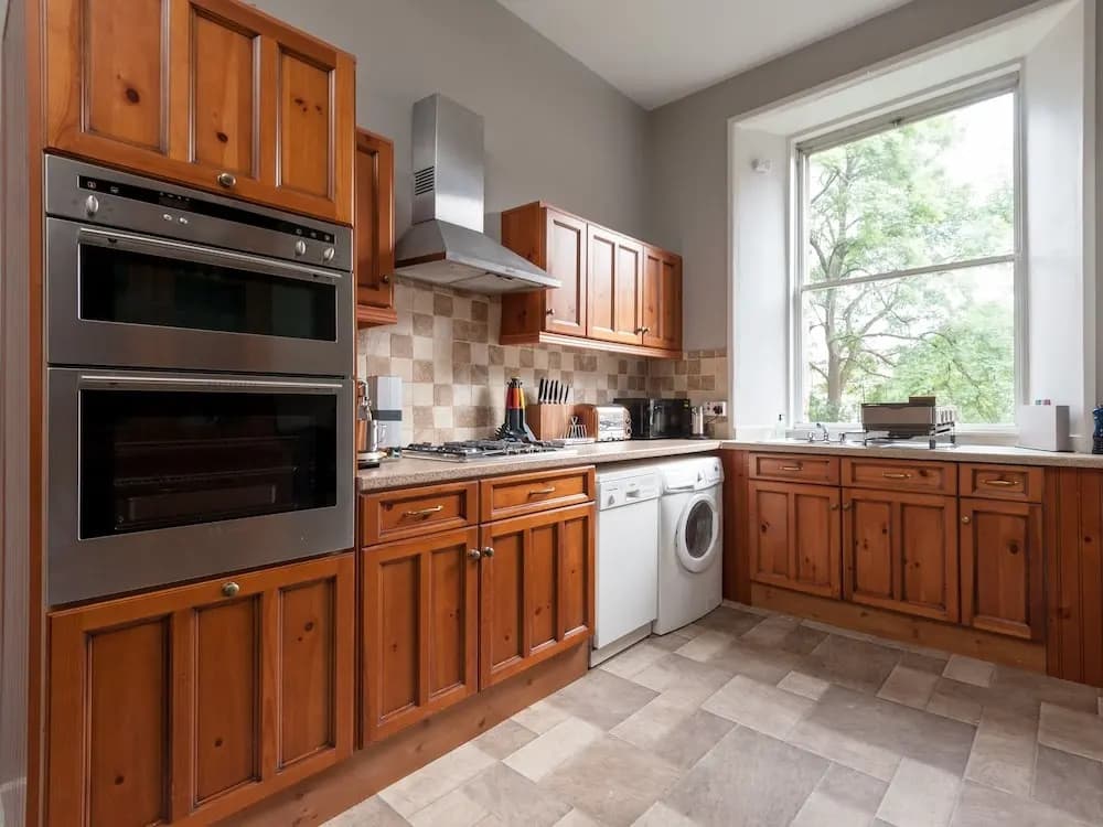 Edinburgh Hillside Apartment - photo 11