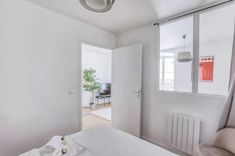 Stunning 3BR Home in the Heart of 10th Arr. Paris! - photo 3