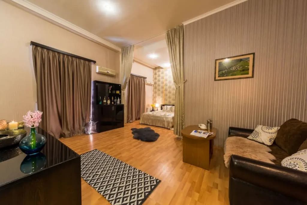 Gold Star Hotel - photo 3
