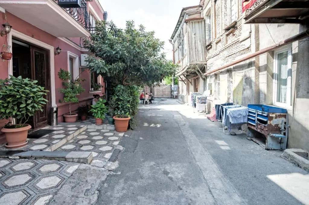 White Apartment Old Tbilisi - photo 8