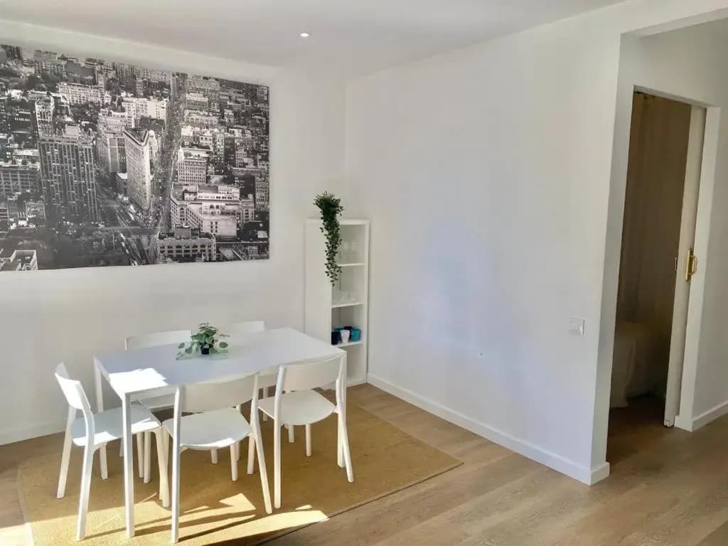2 Bdr Eixample Apartment - photo 10