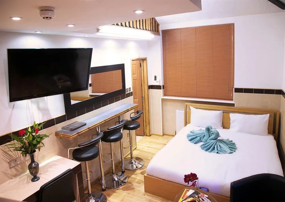Landmark Apartments - photo 7