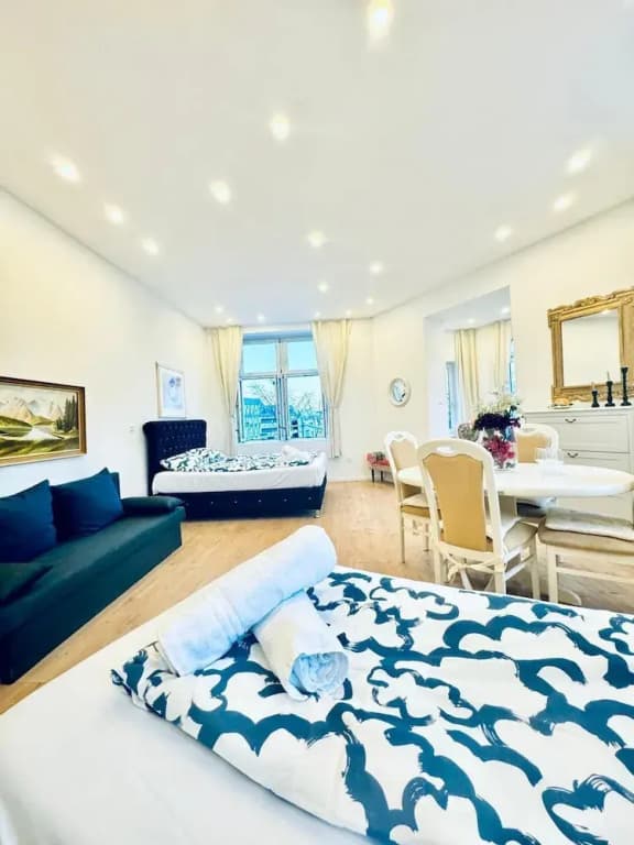 Spacious 3BR Near Kaufpark Alterlaa - photo 27