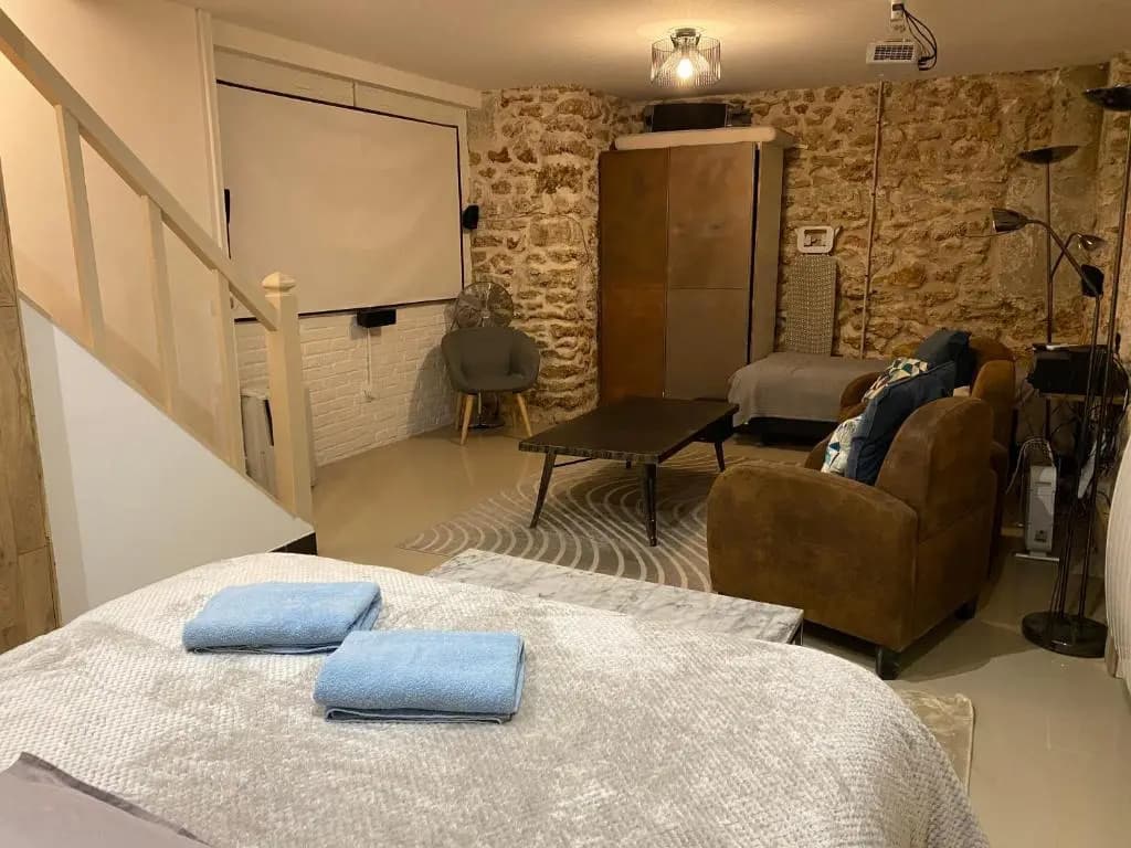 Large And Unique Souplex 60sqm, Well Located - photo 4