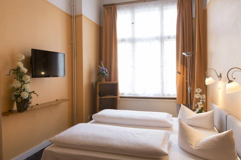 Hotel am Hermannplatz - photo 2