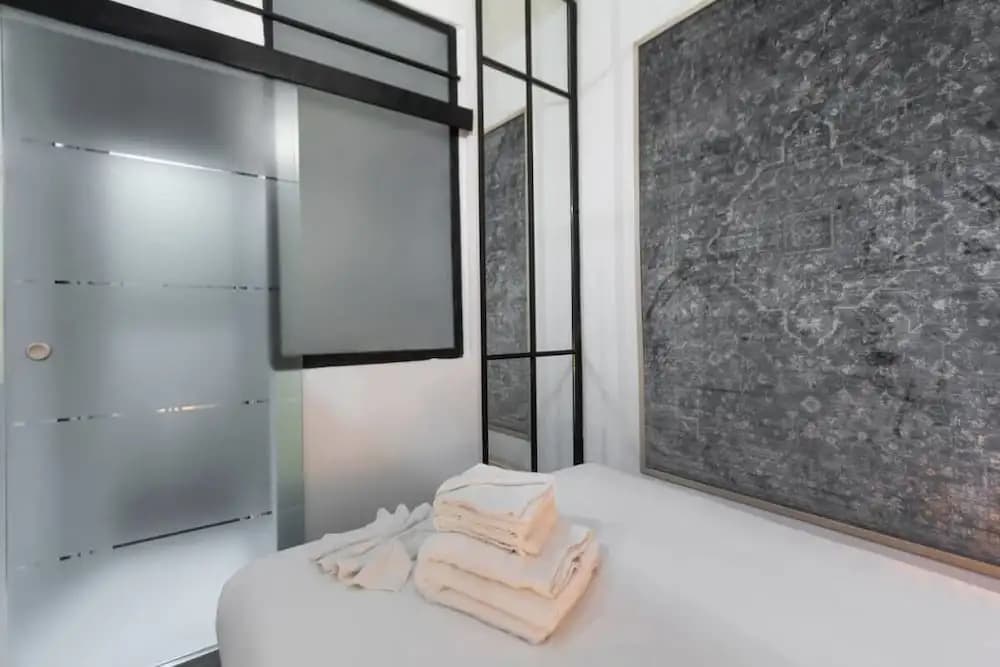 Bright & Compact One Bed Apartment in Malasaña - photo 9