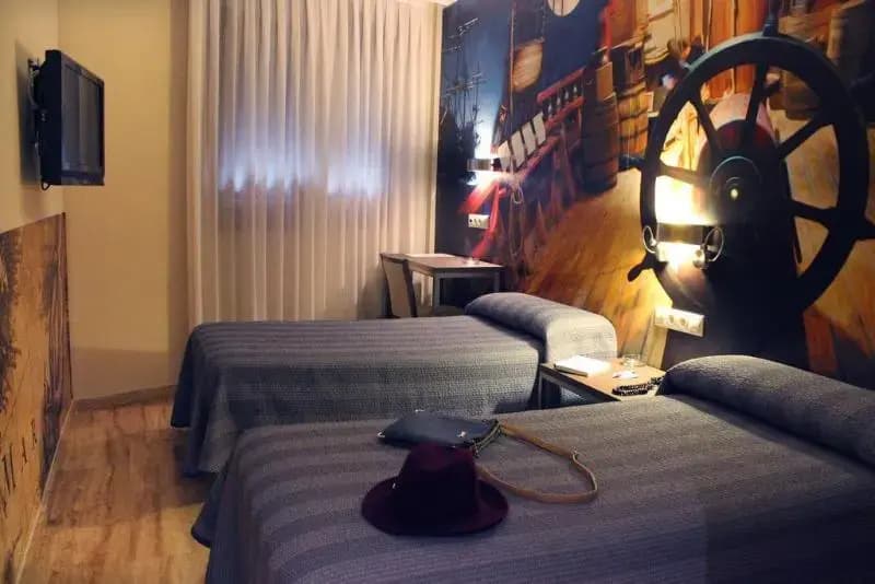 Hostal 4C Cuatro Caminos - photo 4