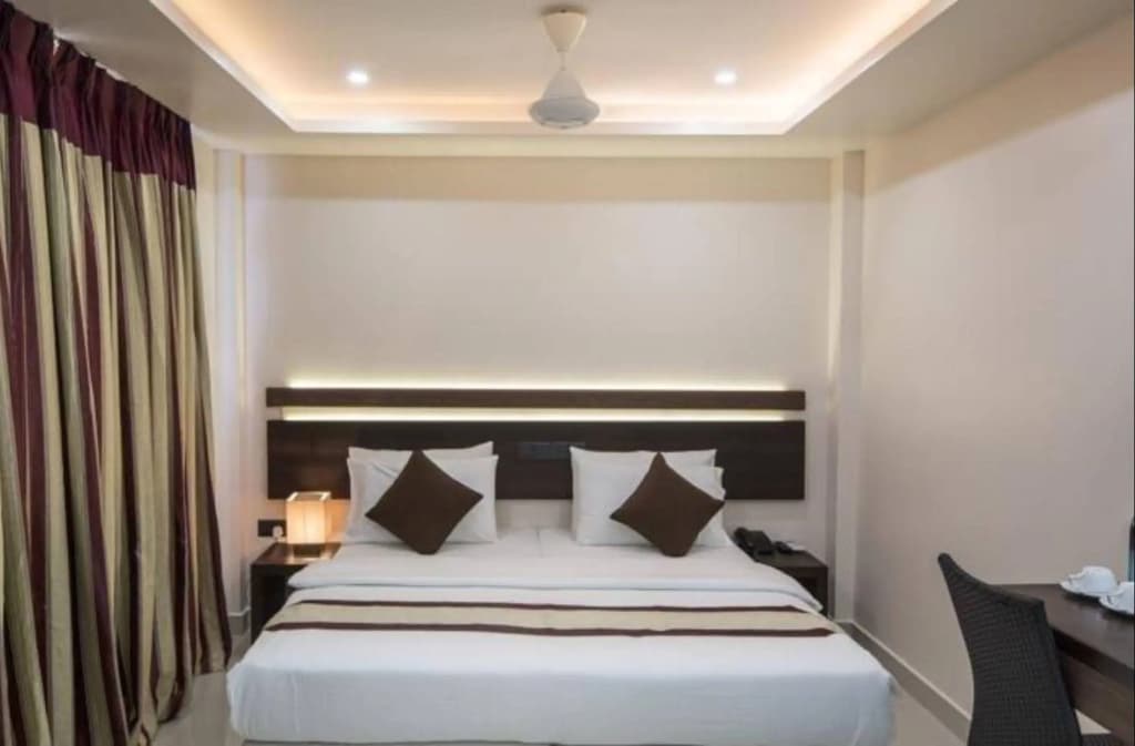 The White Harp Beach Hotel - photo 12