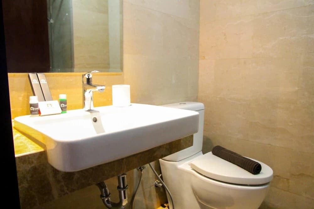 Fabulous Studio Menteng Park Apartment - photo 9