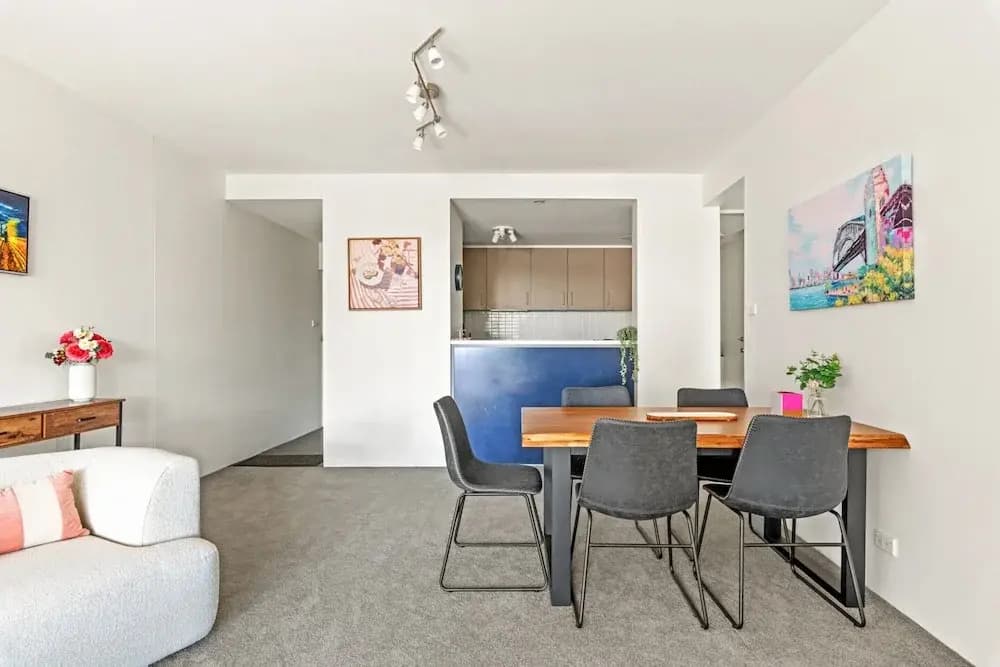 2-bed Harbourside Home With Views in Fab Location - photo 9