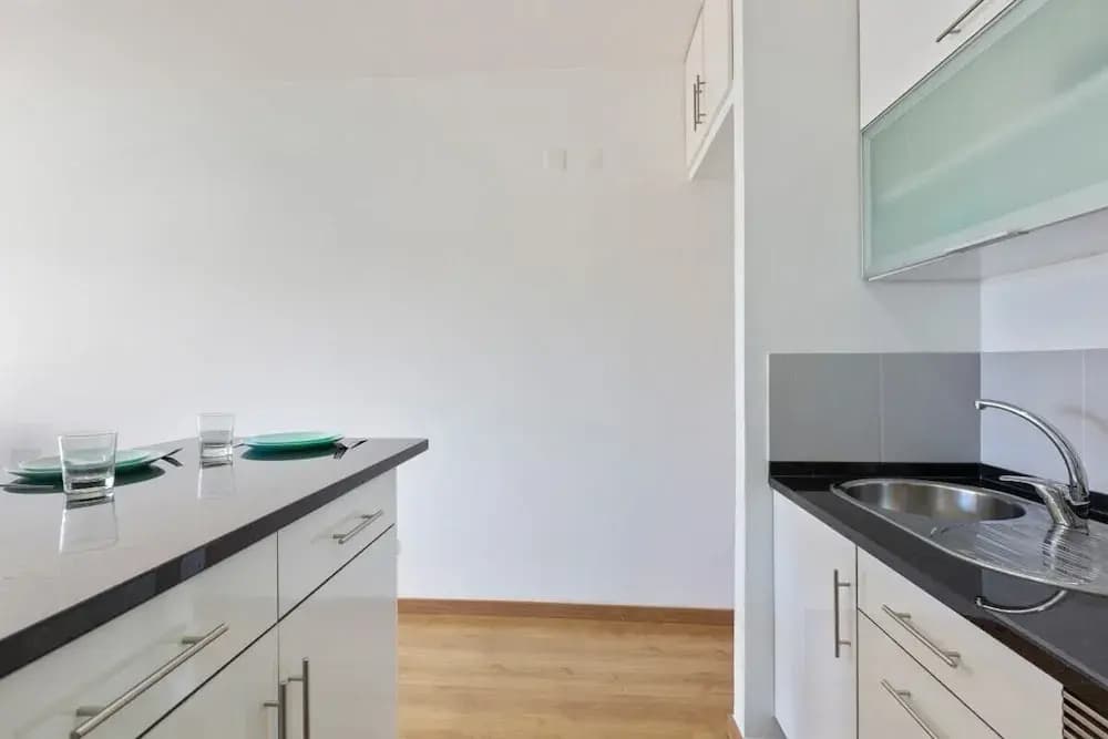 Spacious 1 Bed Apt w/Balcony, Sleeps 3 - photo 12