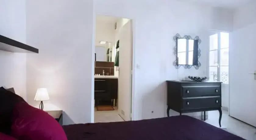 Parisian Apartment at the Foot of Montmartre - photo 6