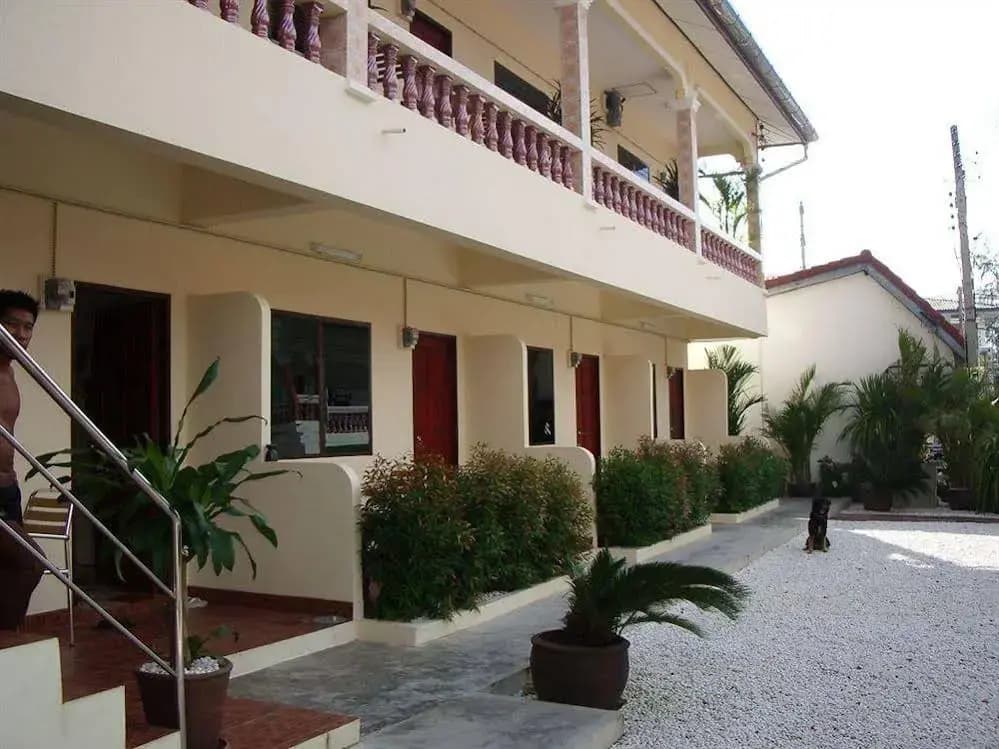 Patong Peace Hostel - photo 1