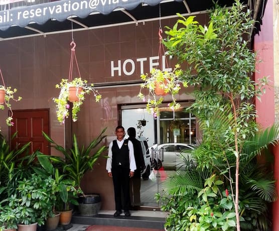 Swiss Garden at Suria - photo 10