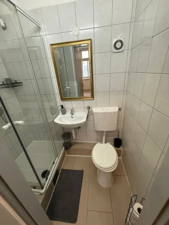 1BR Plus LR Apt Top Vienna Location - photo 5