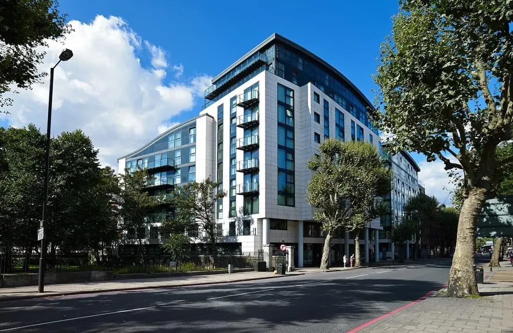 Premier Tower Bridge Apartment - main photo