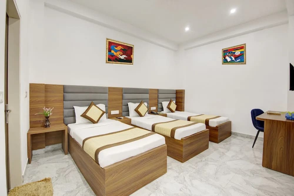 Hotel S B Inn - photo 4