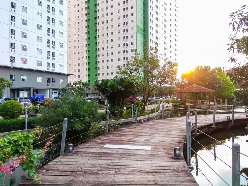 Minimalist And Cozy Style 2Br At Green Pramuka City Apartment - photo 12