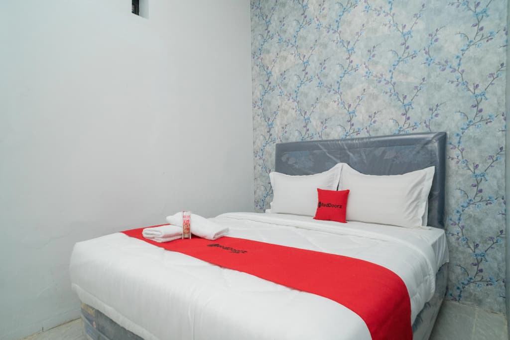 RedDoorz Plus near ITC Cempaka Mas 2 - photo 5