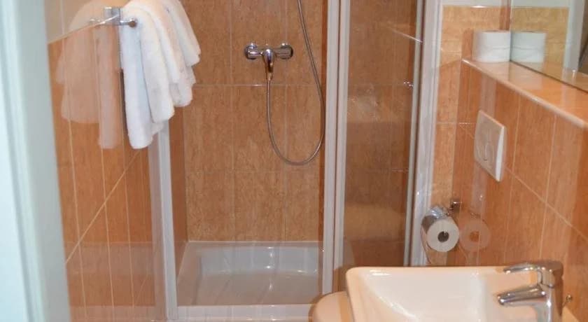 Hotel Pension Walzerstadt - photo 8