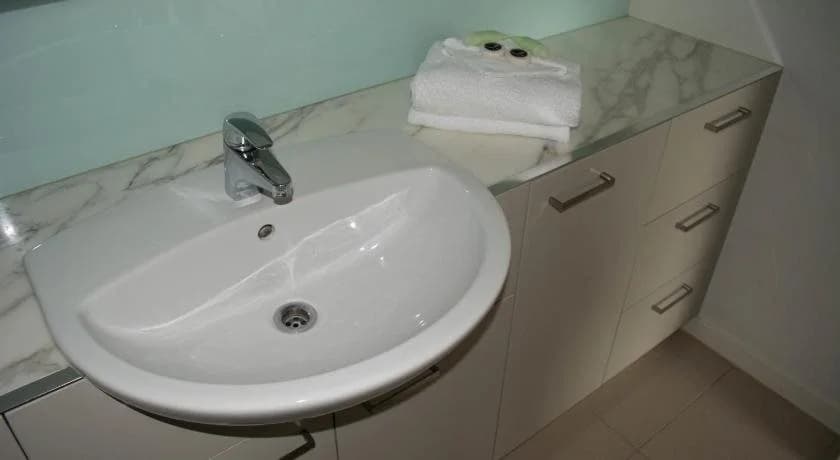 Harbour Escape Apartments - photo 9