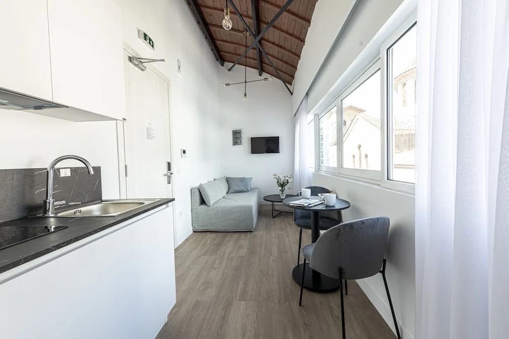 Phaedrus Living Modern Kriel Suites 301 - photo 10
