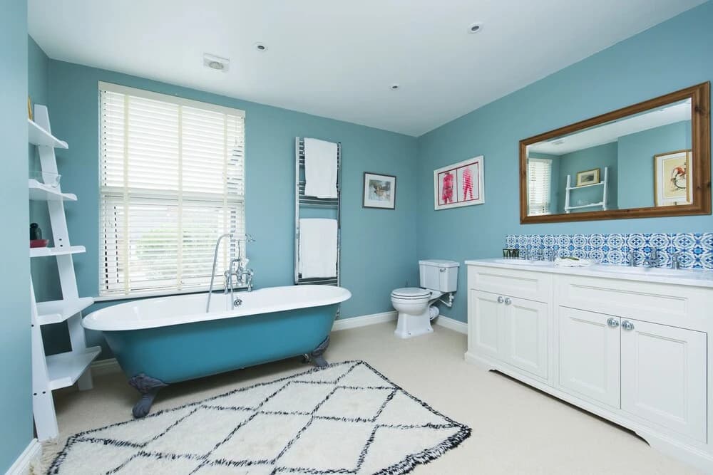 Gorgeous Modern 5BR Family Home - photo 8