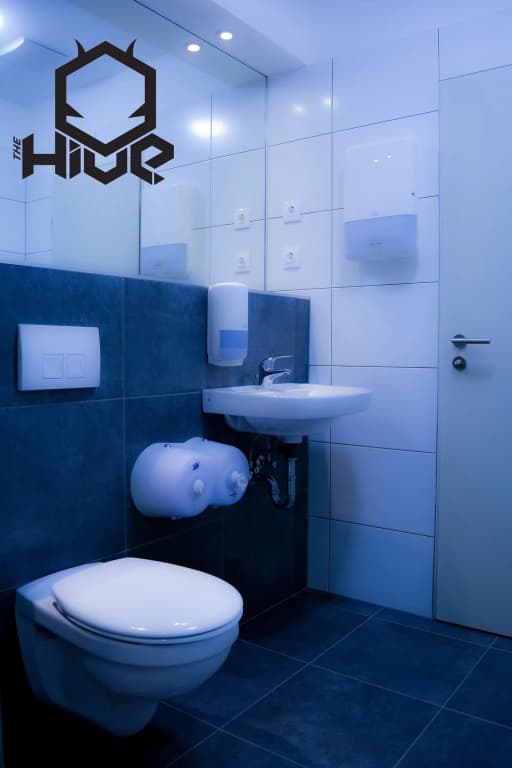 The Hive Party Hostel - photo 7
