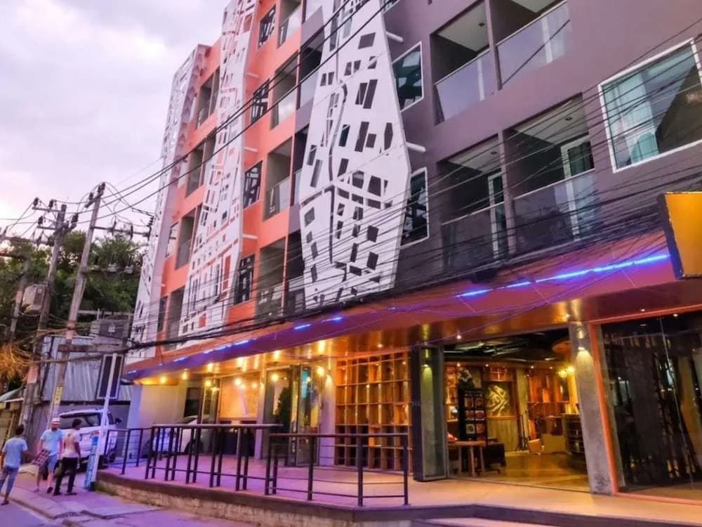 Mad Monkey Phuket - photo 1