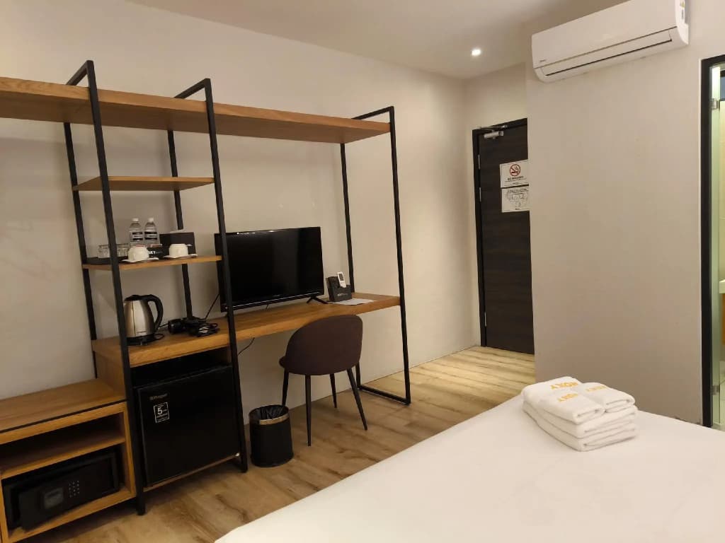 Roxy Hotel Padungan - photo 17